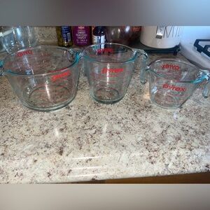 Pyrex glass measuring cups